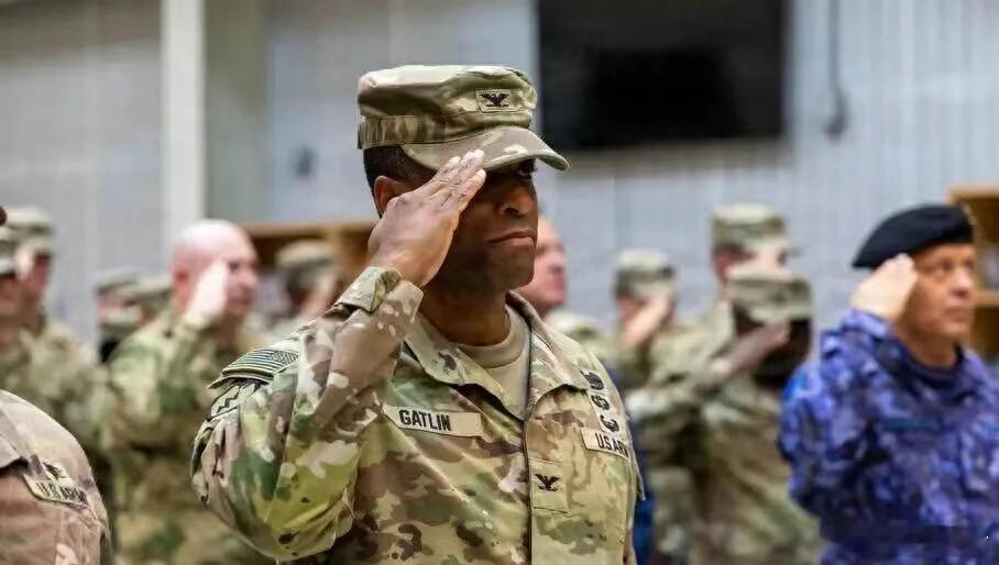 美军突然大撤退,泽连斯基才懂谁是真靠山据乌媒爆料,美国消息人士已经放风,华盛顿要