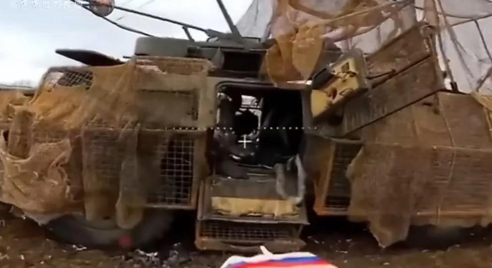 乌军在红军城方向发起装甲反攻，投入了装甲集群，结果被俄军FPV歼灭。包括M111