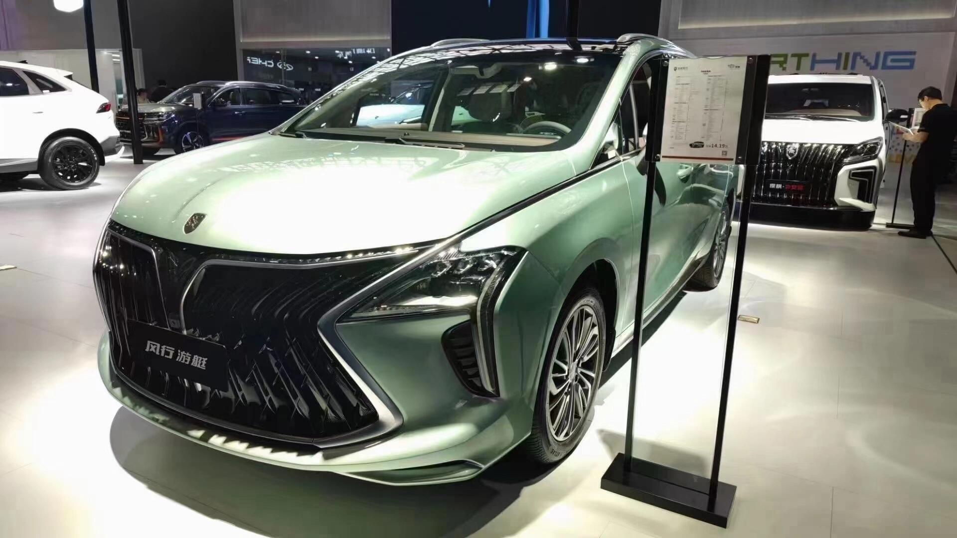 后两排座椅能全平放倒，秒变大床房或者巨能装货仓，周末露营所有装备一车拉走，空间玩