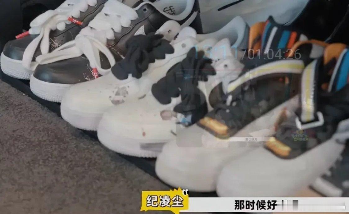 阿娇指着满地九成新的鞋子，无奈地说道：“这些鞋以前可火了，可现在想卖都卖不掉。那