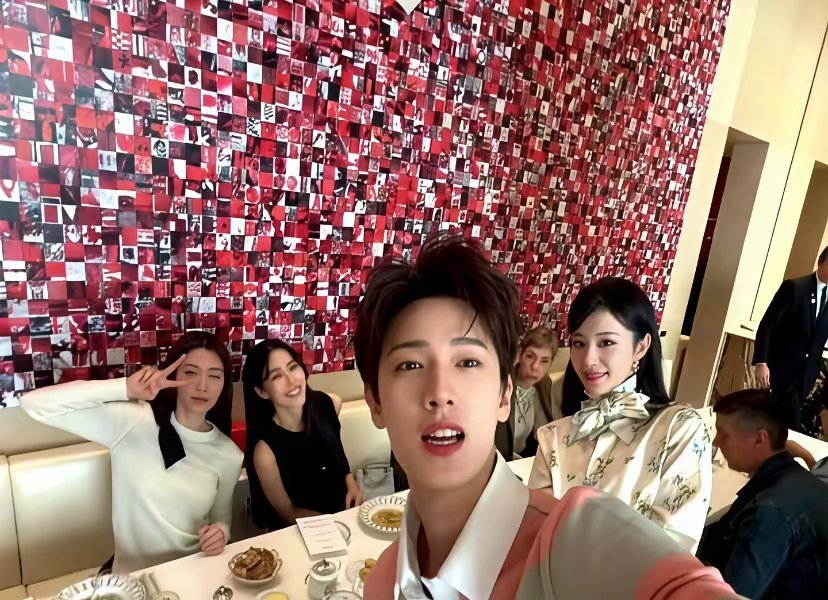 内娱的清醒，藏在3月的一张行程单里。当王楚然、李昀锐在巴黎端着迪奥下午茶，孟子义