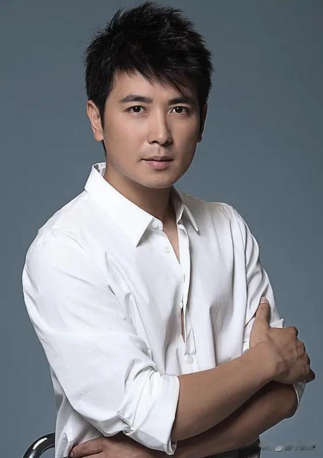 演员保剑锋昔日情感纠纷再升级！58岁女演员黄慧颐晒出结婚证，力证二人曾登记结婚，