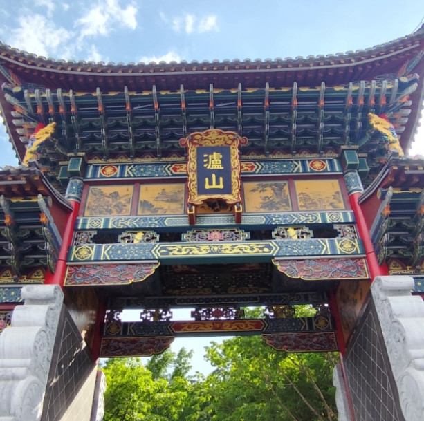 一家四口自驾西昌，累惨但费用超省！今年五一，我们一家四口开车去西昌玩。原本以