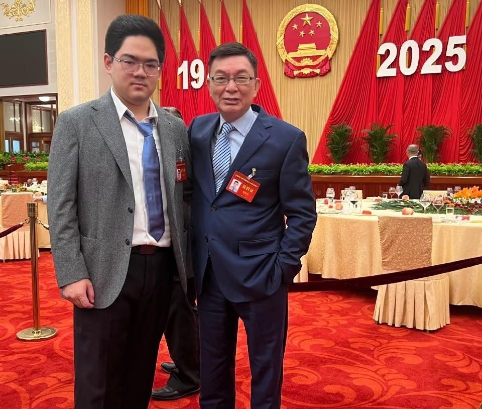 苑举正：我也是走进人民大会堂的人了最近这一个多月苑举正教授很开心，先是作为抗战