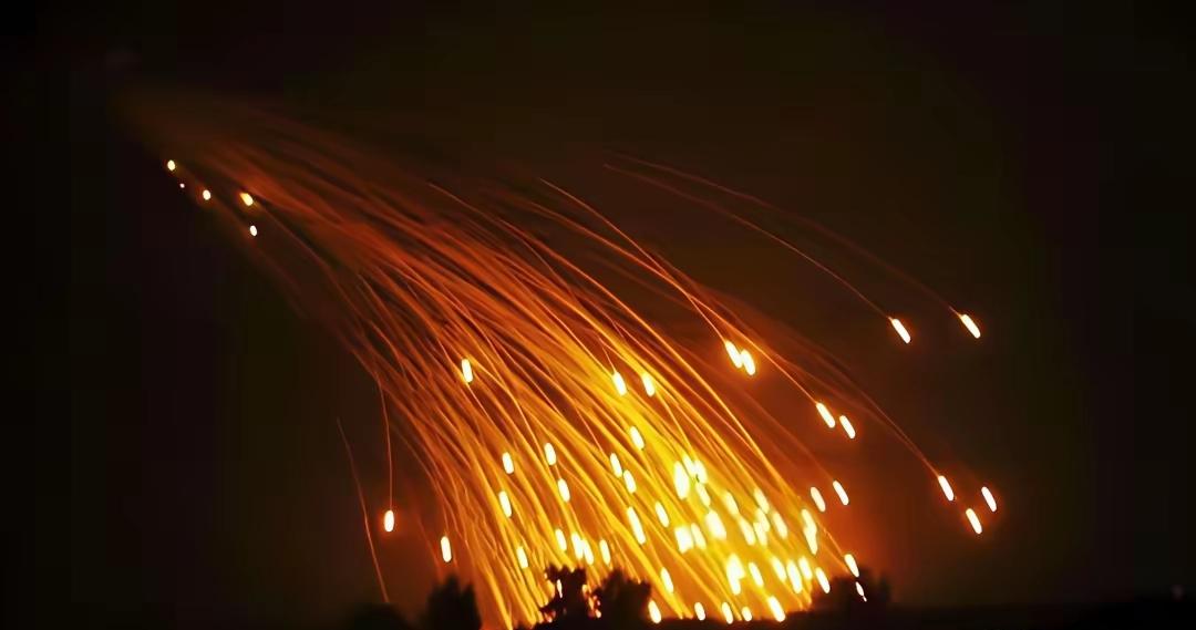 ​以色列特拉维夫的民众已经开始感到恐惧和绝望，看到黑夜的天空中突然间出现了许多​