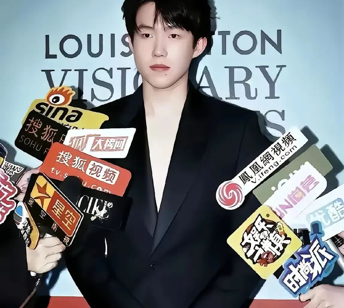 王楚钦，谁让你把自己打扮的这么帅，真是太过分了，不知道莎莎见了会不会嘟起