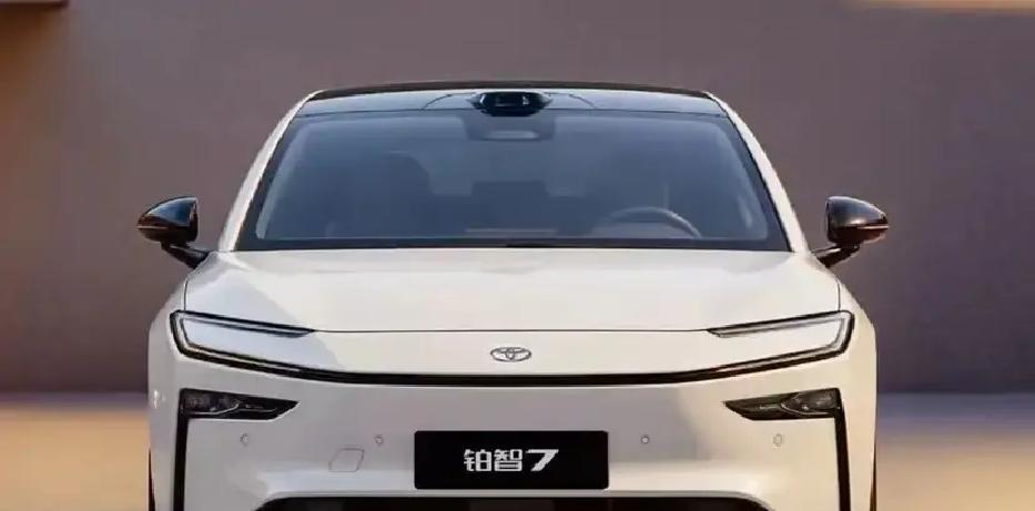 很多人买丰田，图的就是个“日本制造”的心理安慰，结果一看丰田铂智7的电池，估计得