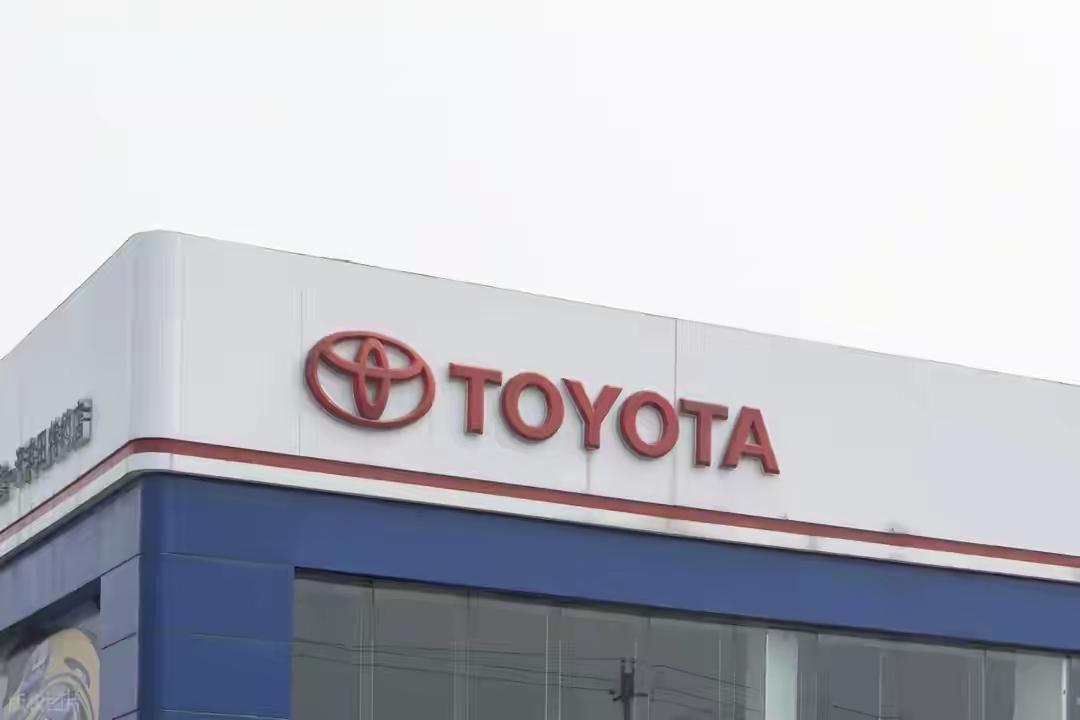 “这么好的车，美国为什么买不到？”几个美国游客在墨西哥叫了一辆比亚迪网约车，