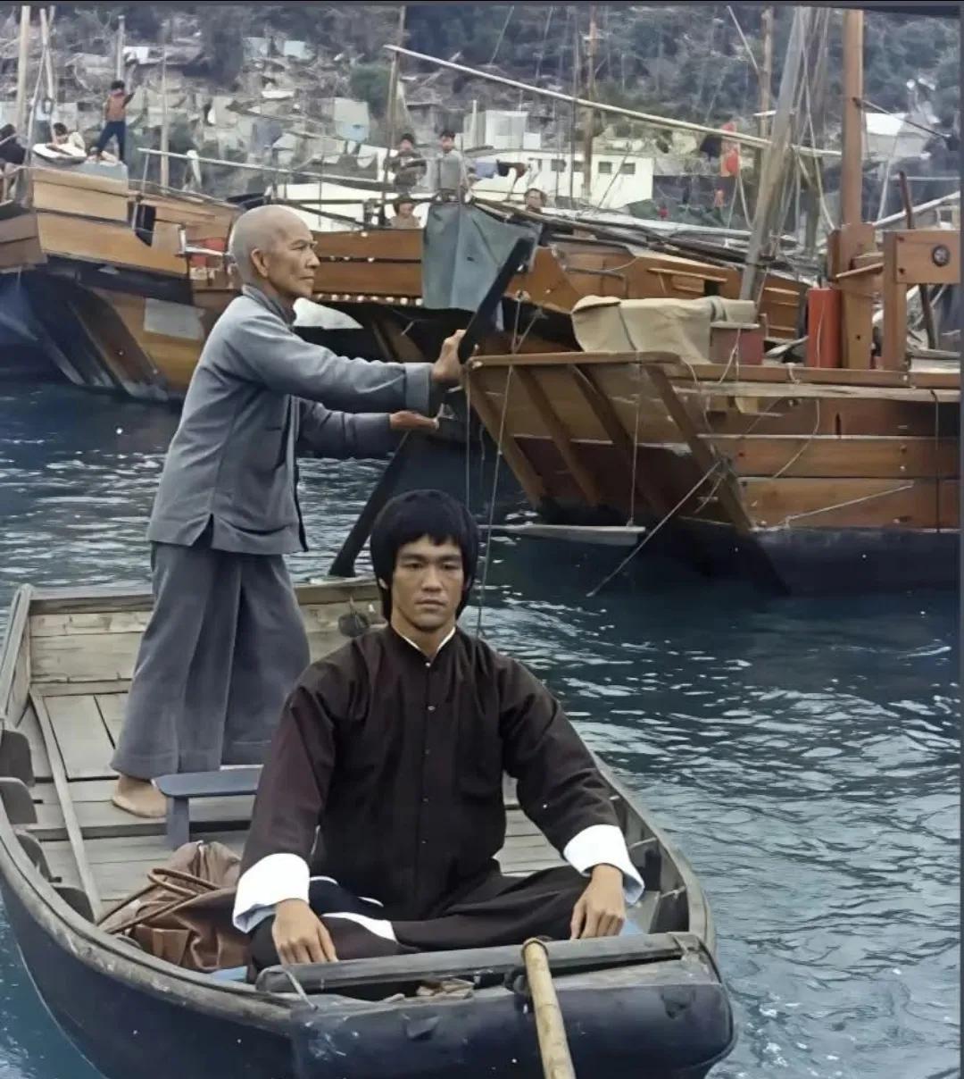 1973年《龙争虎斗》里那个撑船的斗笠人，竟然是叶问本人！AI技术扒开了岁月滤