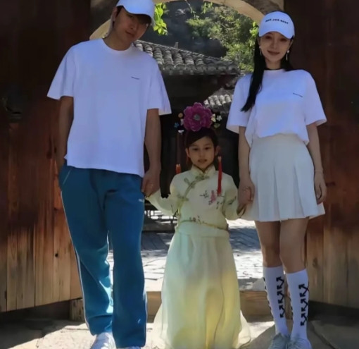 甜馨真的长大了，如此回应网友，贾乃亮和李小璐看到，应该感到欣慰了！6月9日，甜