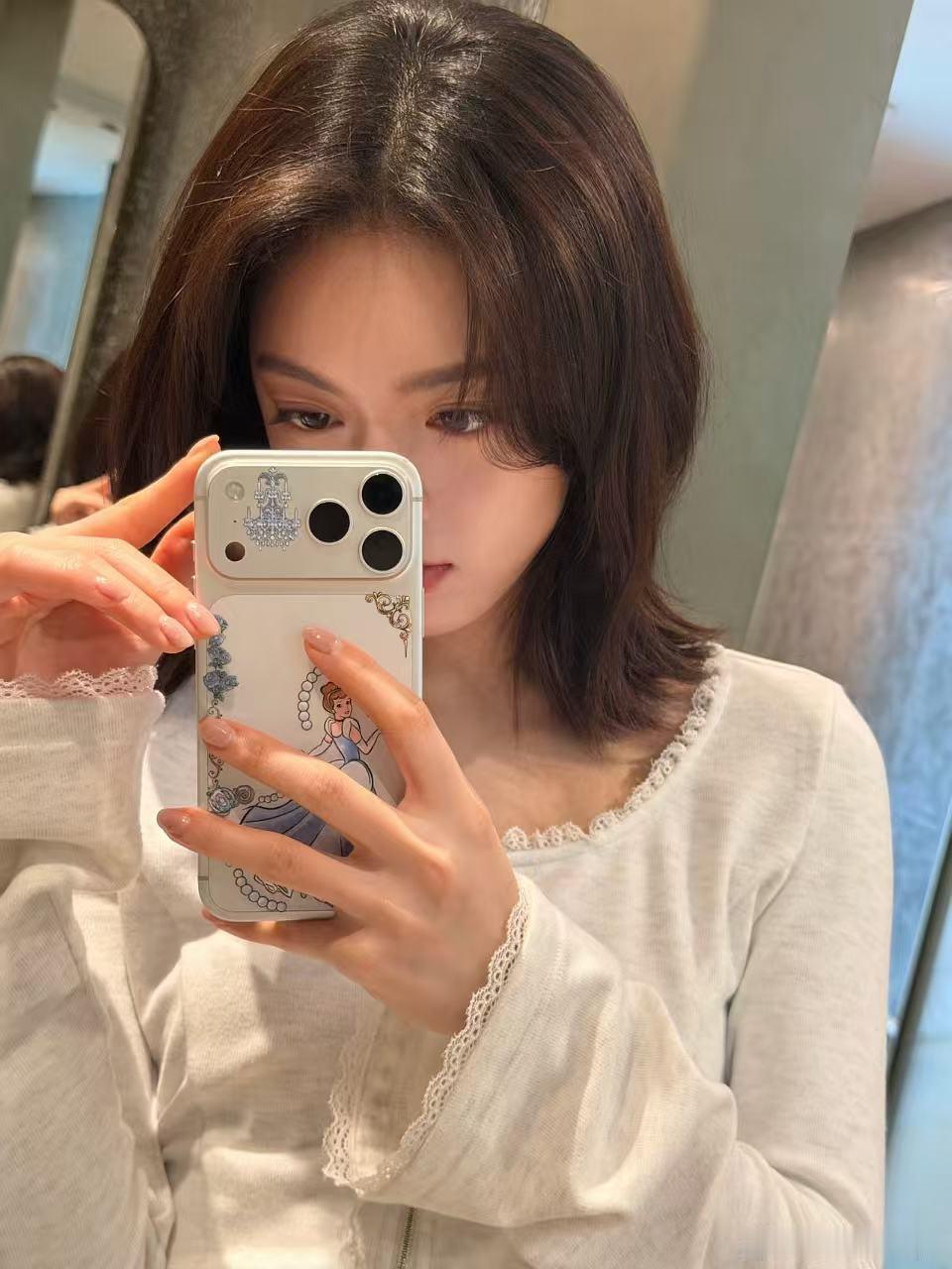 赵今麦手机壳贴纸赵今麦怼脸对镜自拍美晕了