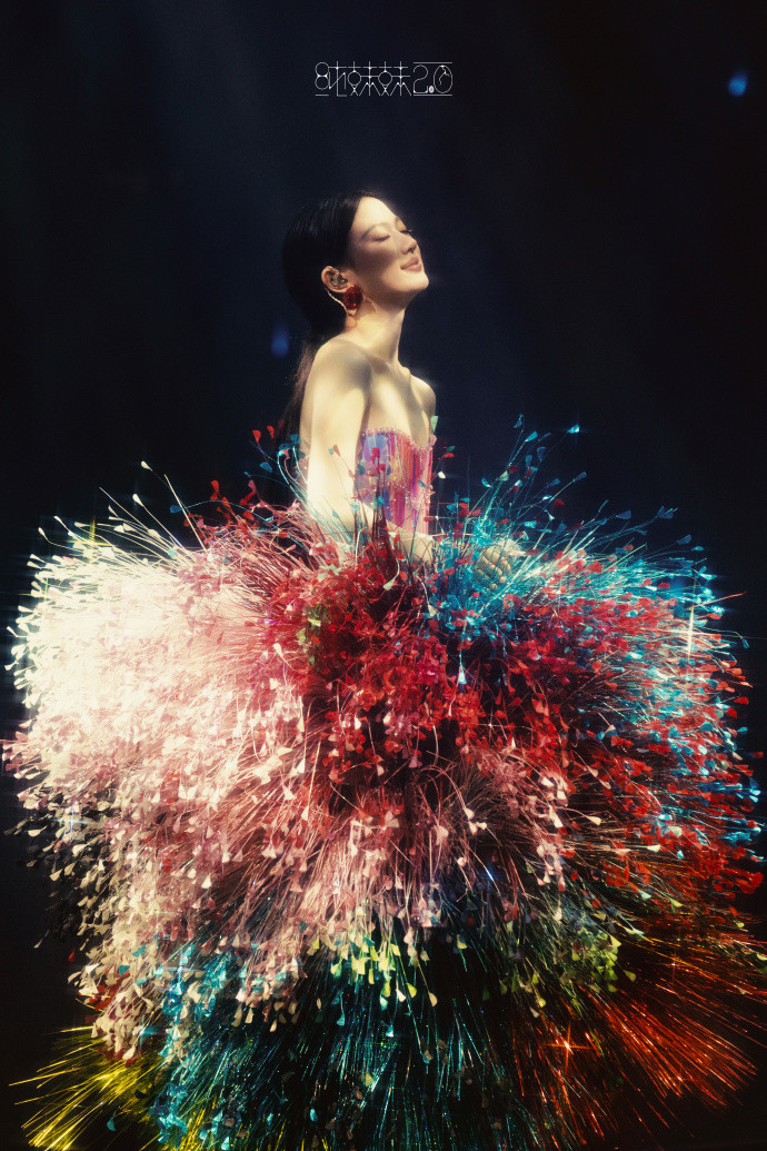 单依纯的造型师还在发力造型师持续开挂，单依纯演唱会妆造次次封神，独特气质完美展现