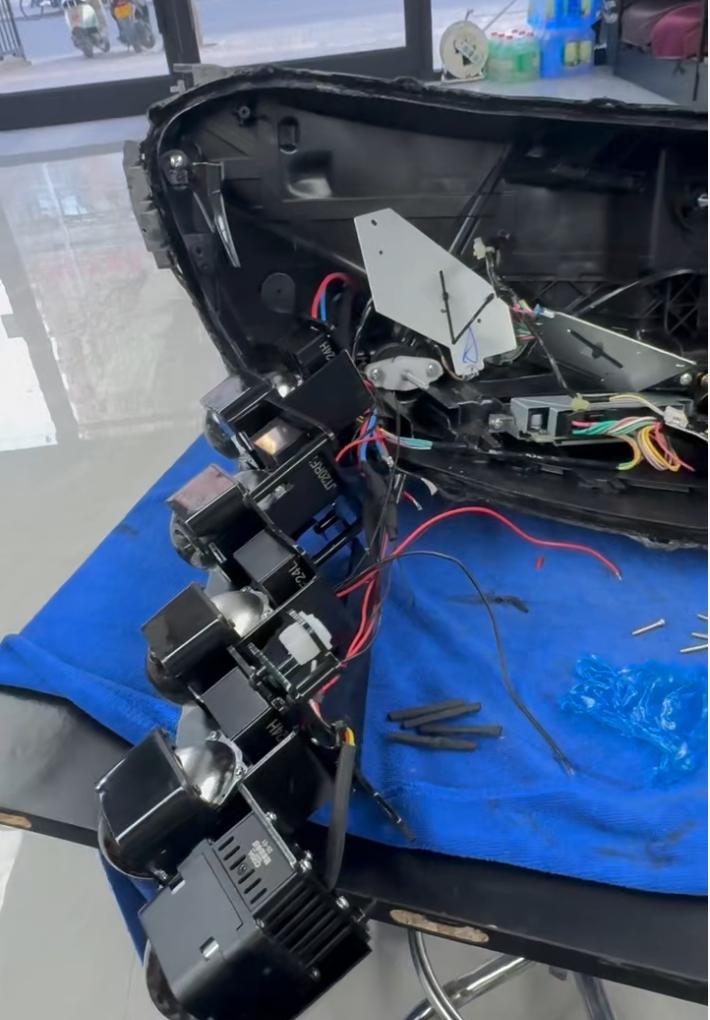 关于本田CRV车灯的那些事。本田CRV的车灯真是一言难尽，怪不得那么多车友想