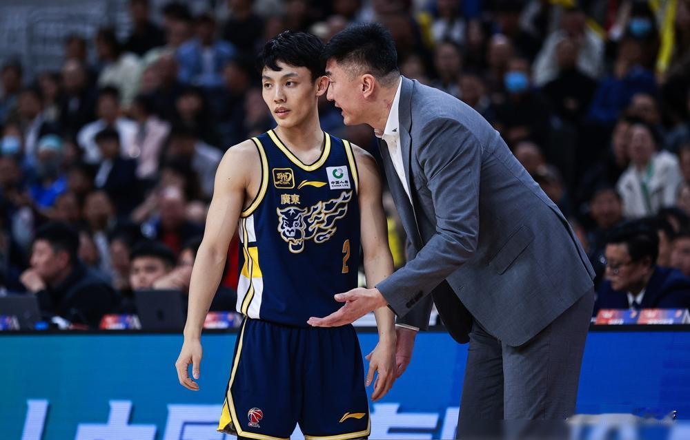 96比106，广东宏远栽了！但杜锋这次没爆粗口，反而一句话让整个球队后背发凉。