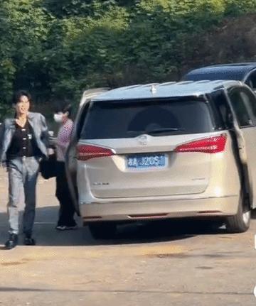 咱也不知道这个时候的长沙是个什么温度，陈楚生和GAI在歌手之余去录节目，穿这么厚
