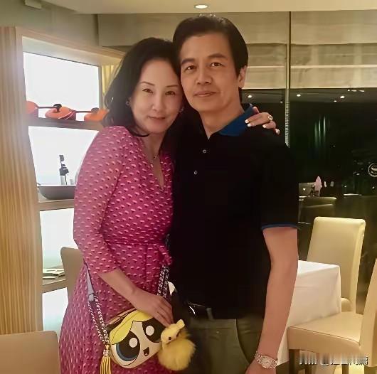 李敖长女李文也挺惨的，因为跟弟弟的关系和口无遮拦，最后也没有得到什么李敖的财产，