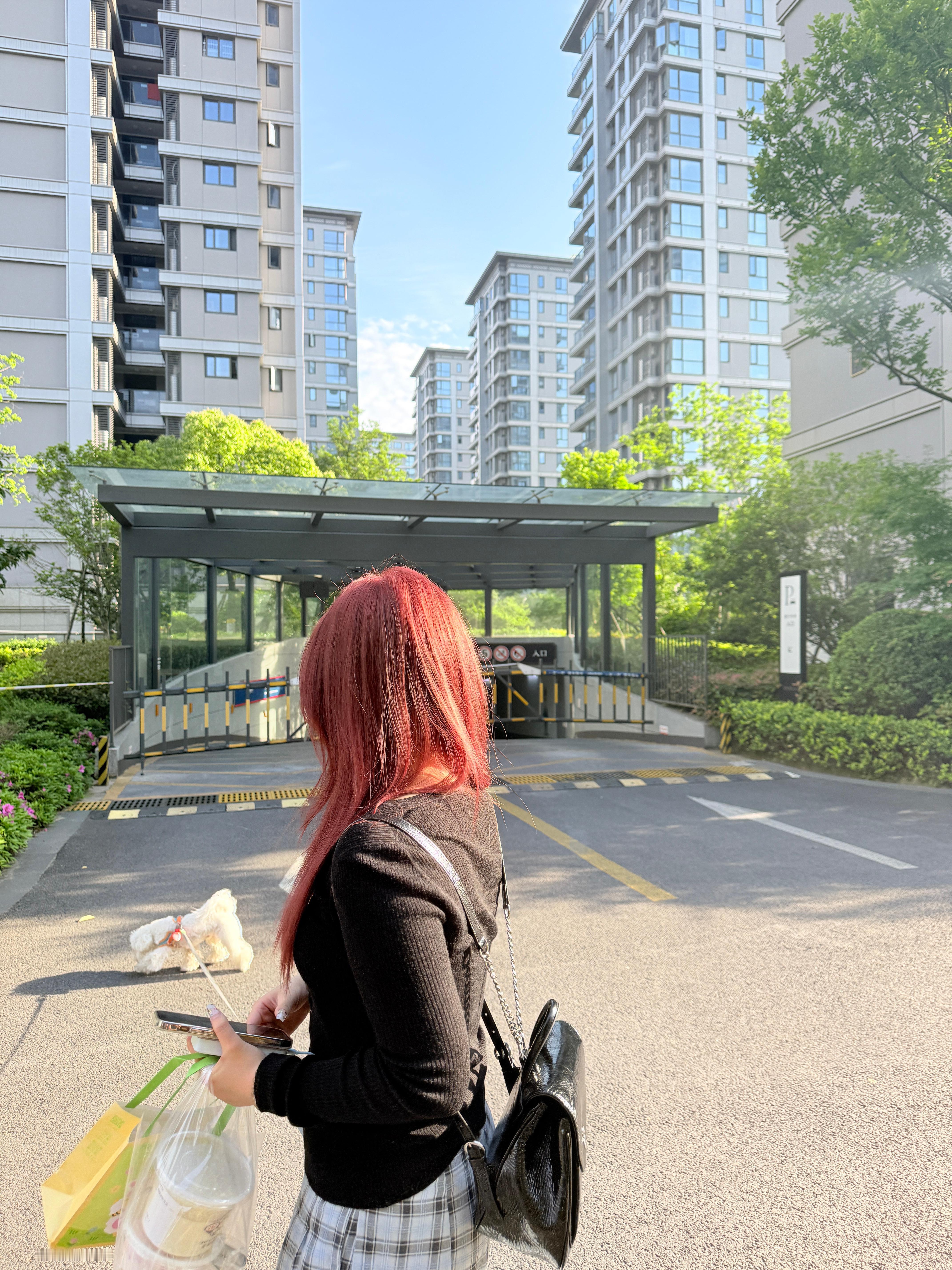 没忍住洗头发（用了红色固色洗发水）然后越洗越红了​​​