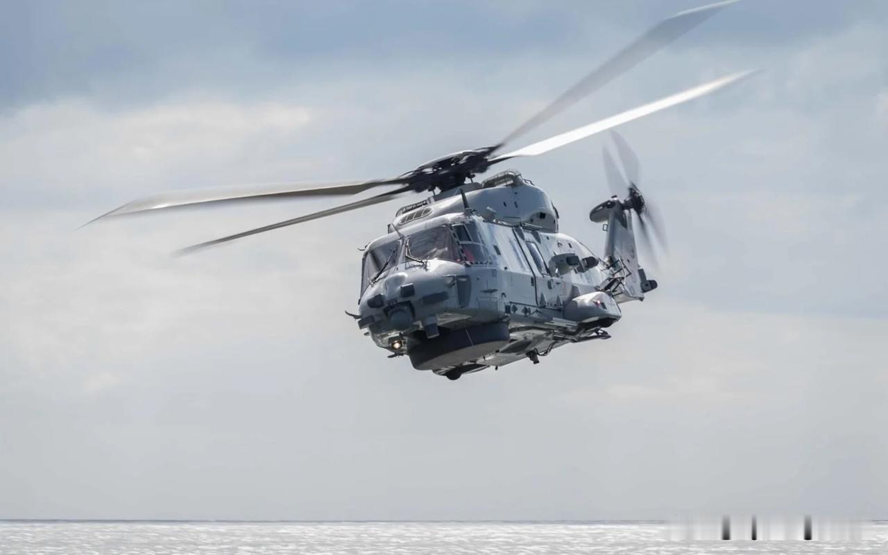 🚁🇳🇱荷兰签署三架NH90直升机采购合同12月9日，荷兰国防部签署合