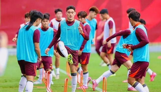 中国U23男足想大比分拿下北马里亚纳群岛必须变阵上场打的4-4-2场面一度有点