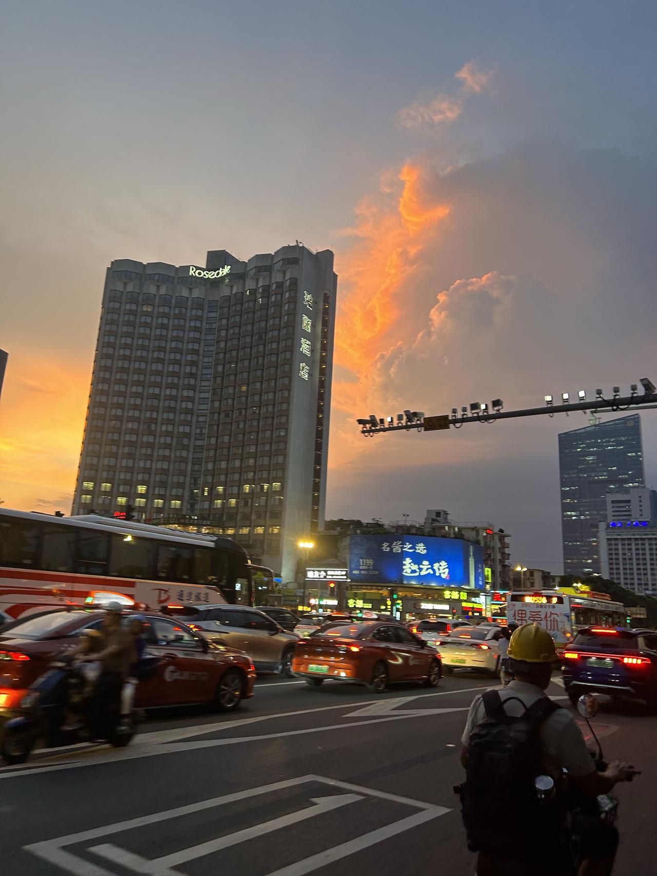 两广地区什么汽车最多？广州作为丰田本田大本营，油车就日系车占比大，街上十辆油车有