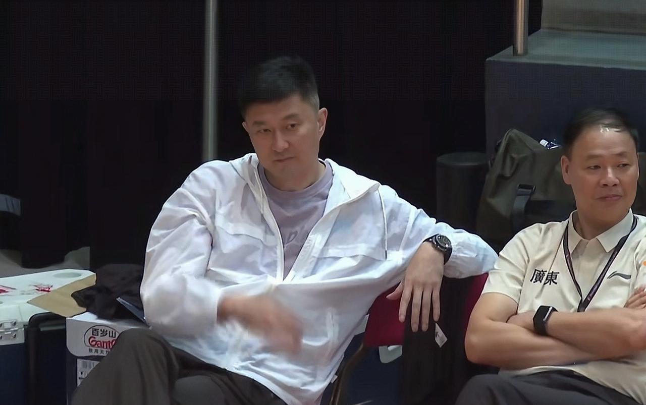 杜锋指导，你怎么看？第一场香港邀请赛，广东队以65比104输给了香港明星队！