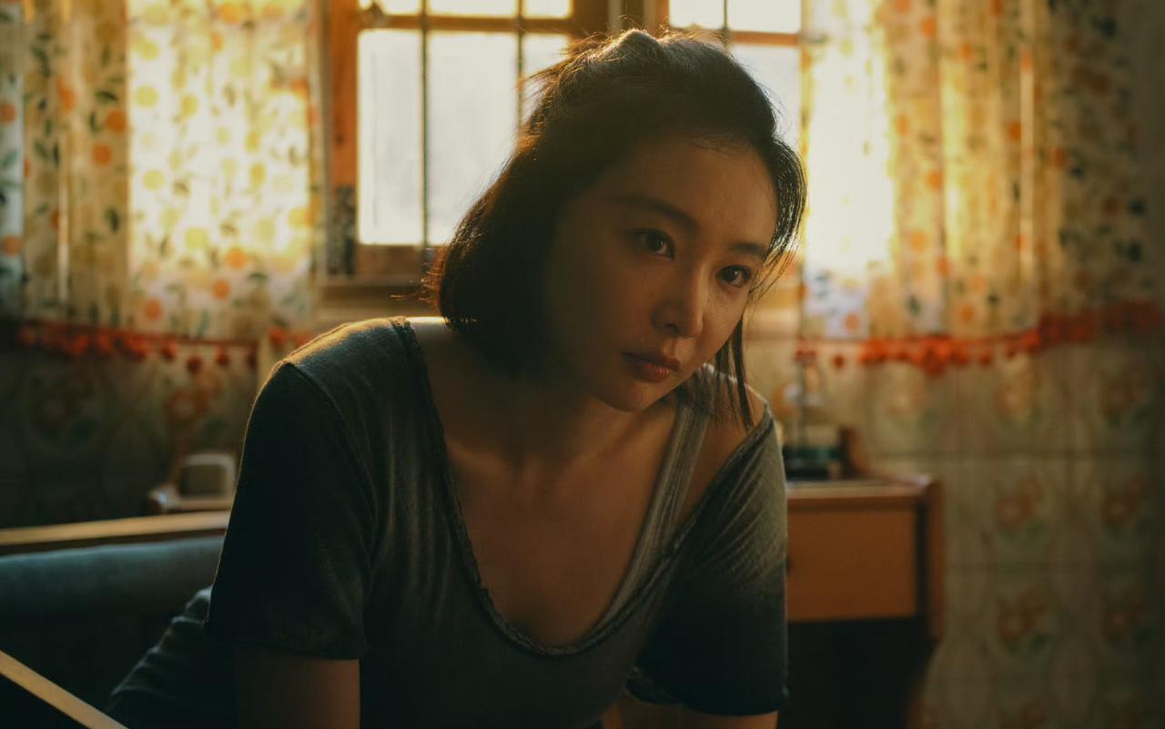 姐妹们，你们觉得高叶的这个发型怎么样？适合中年女人吗？个人觉得挺好看的，时尚