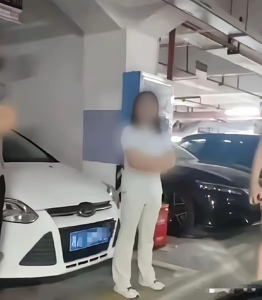 长沙霸姐后台很硬，是你你想象不到的硬！长沙湘诚德峰占别人车位这事儿，给我看笑了。