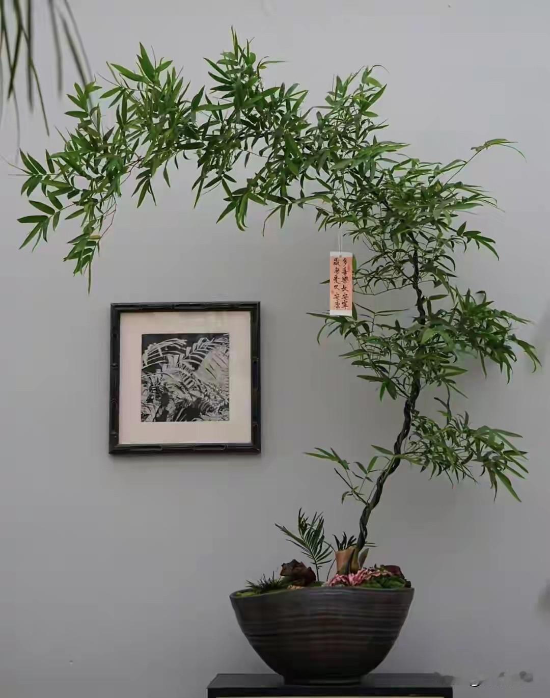我给小女儿网上买的鞋子大了一码，样子挺好看，就是稍微有点大，她也挺喜欢穿。我