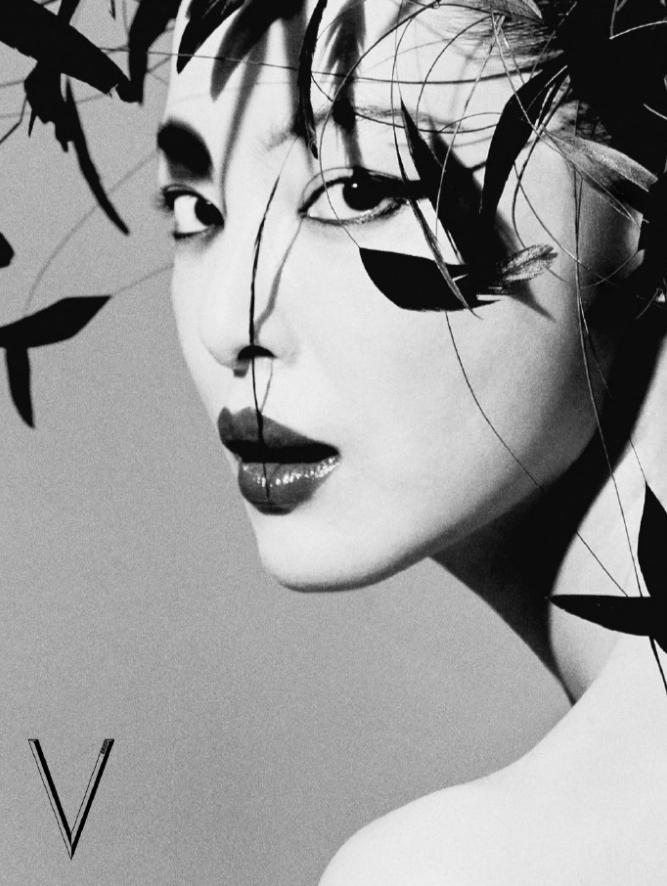 辛芷蕾V中文版杂志拍的很惊艳!这是她威尼斯影后之后拿下的第九本主流女刊,接下来