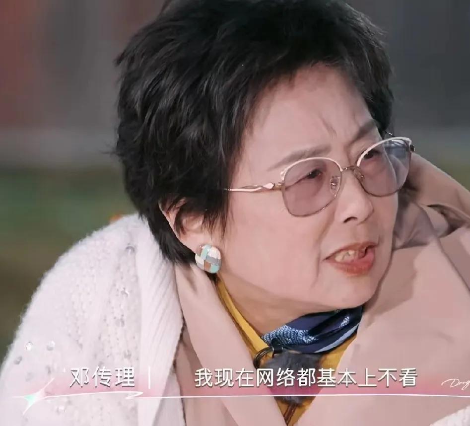 黄圣依妈妈：“我现在基本不看网络，也不看报纸了，因为很烦，我本来朋友很多，但被黄