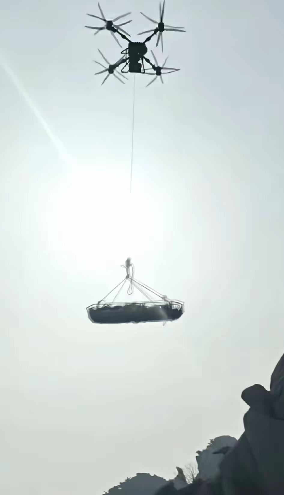 回怼“怕噶别出门”后，崂山博主坠崖身亡！敬畏不是胆小，是对生命负责！真不是网