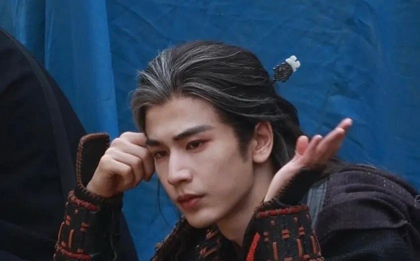 张凌赫的皮肤状态没想到居然如此一般