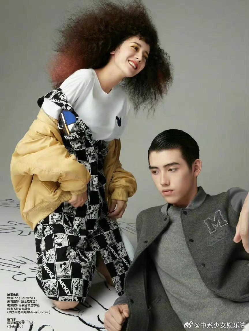 果然人红了容易被考古，热巴和陈飞宇的早期非主流合照，好雷霆