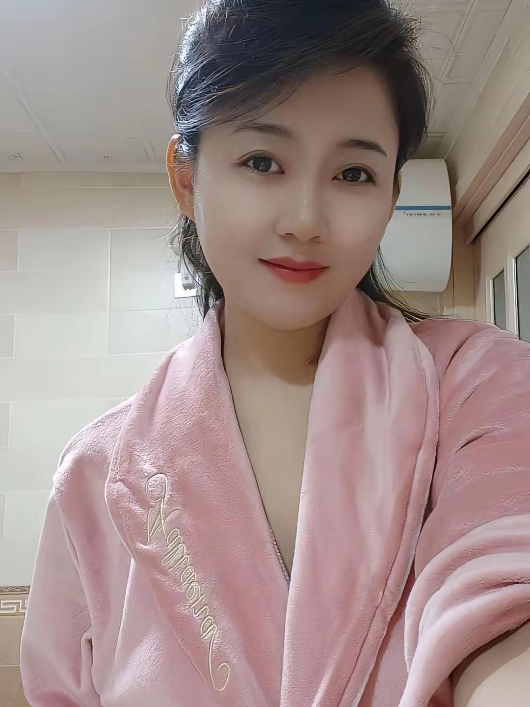 浴袍睡衣浴袍穿搭