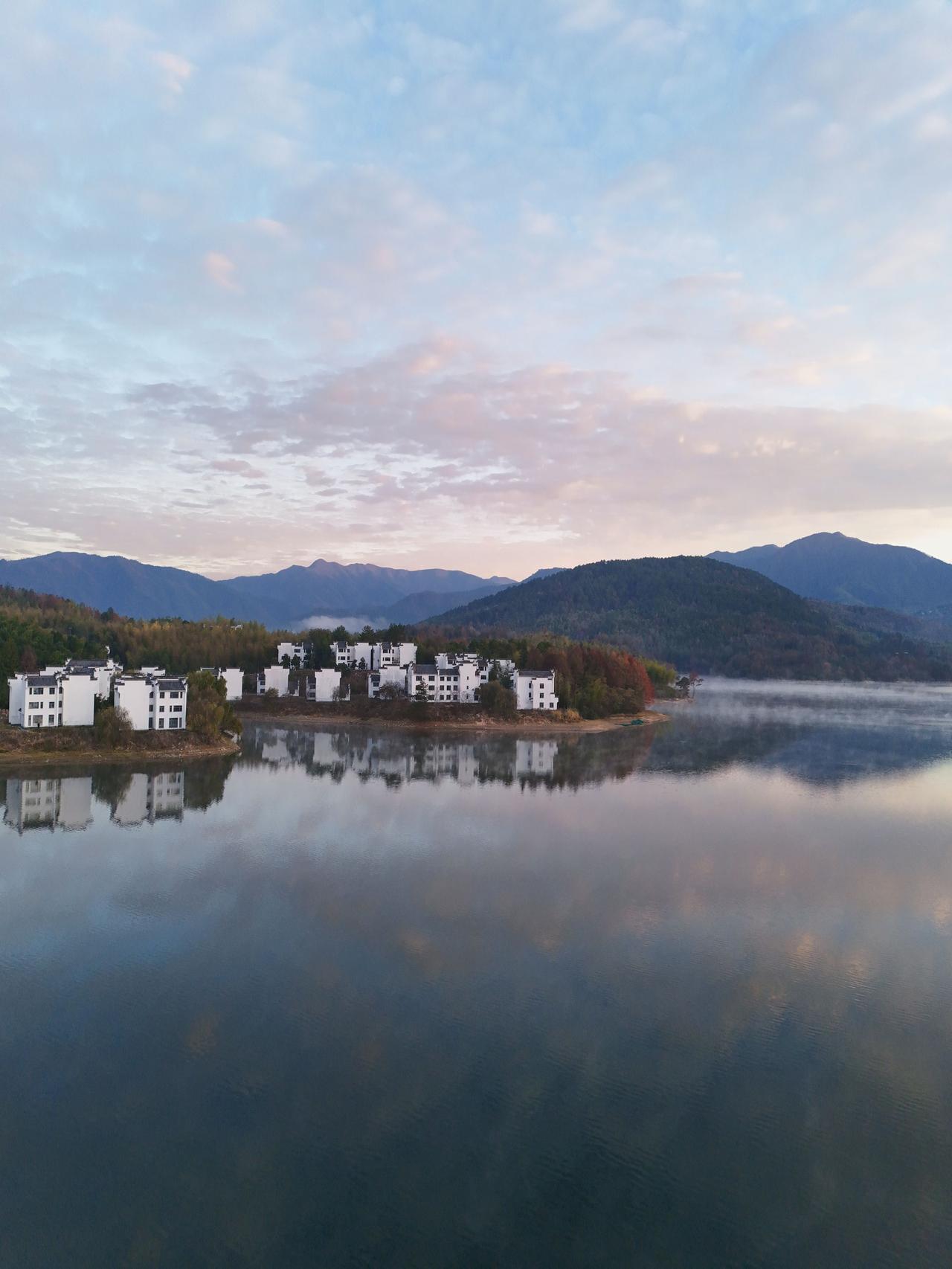 我的一个朋友因为关系比较熟，开始的时候问我借了5万块钱。我当时就打给他了，他也准