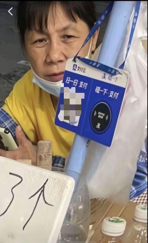 梅姨的真实长相和最近照片曝光！不少网友表示还吃过她卖的芒果！她的样貌和此前画
