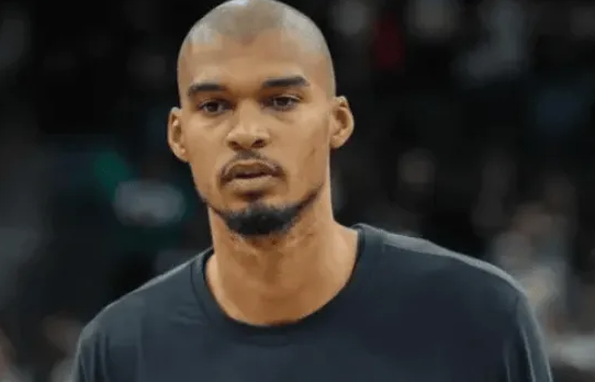 NBA常规赛，马刺126-123战胜森林狼。赛后，维克托-文班亚马接受了采访，谈