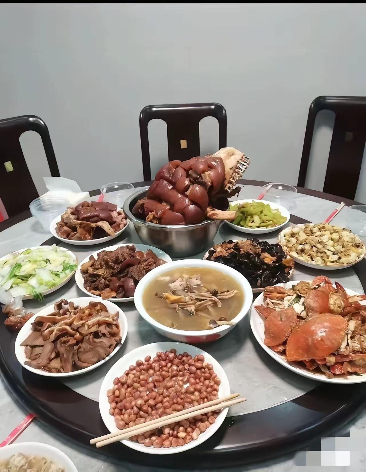 有没有江西的朋友？这一桌菜600块能不能搞定？