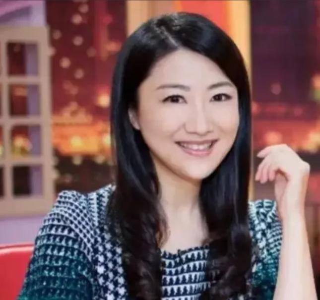 2008年，土豆网老板王微婚内出轨芭蕾舞者谭元元，回家逼老婆杨蕾签字离婚，杨蕾没
