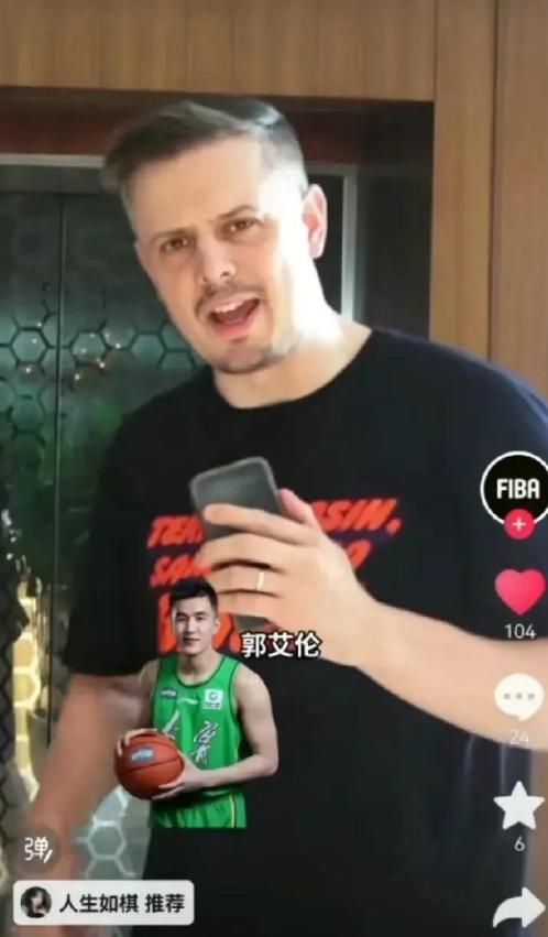 国际篮联评选中国篮坛最强先发五虎，郭艾伦是现役唯一入选者！近日，国际篮联