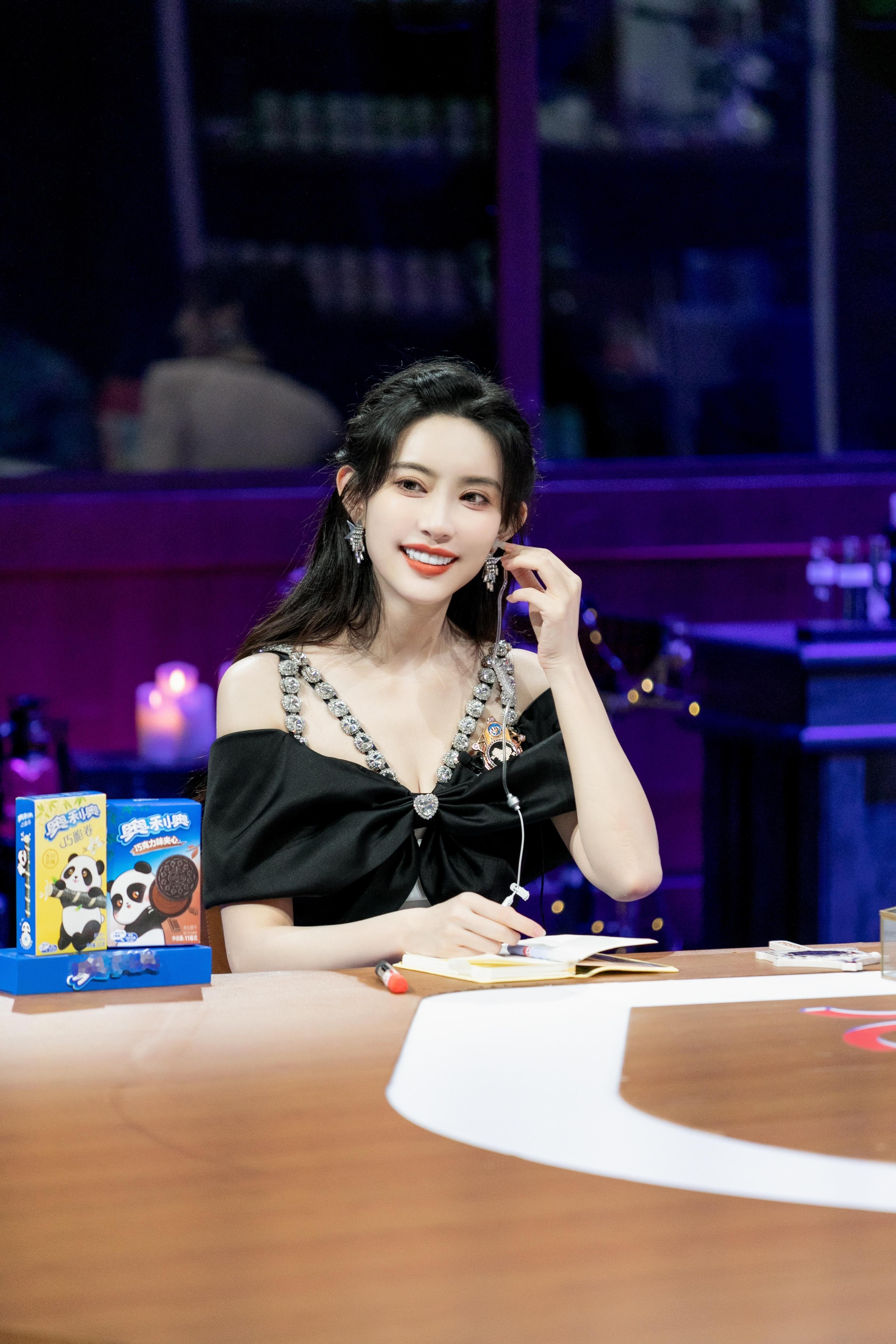 孟子义风格切换间，尽展多元魅力。