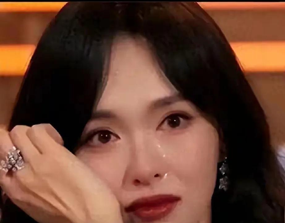 罗晋唐嫣这对昔日模范夫妻，又陷婚变传闻啦！此前公公葬礼上，两人还夫妻一心，可葬礼