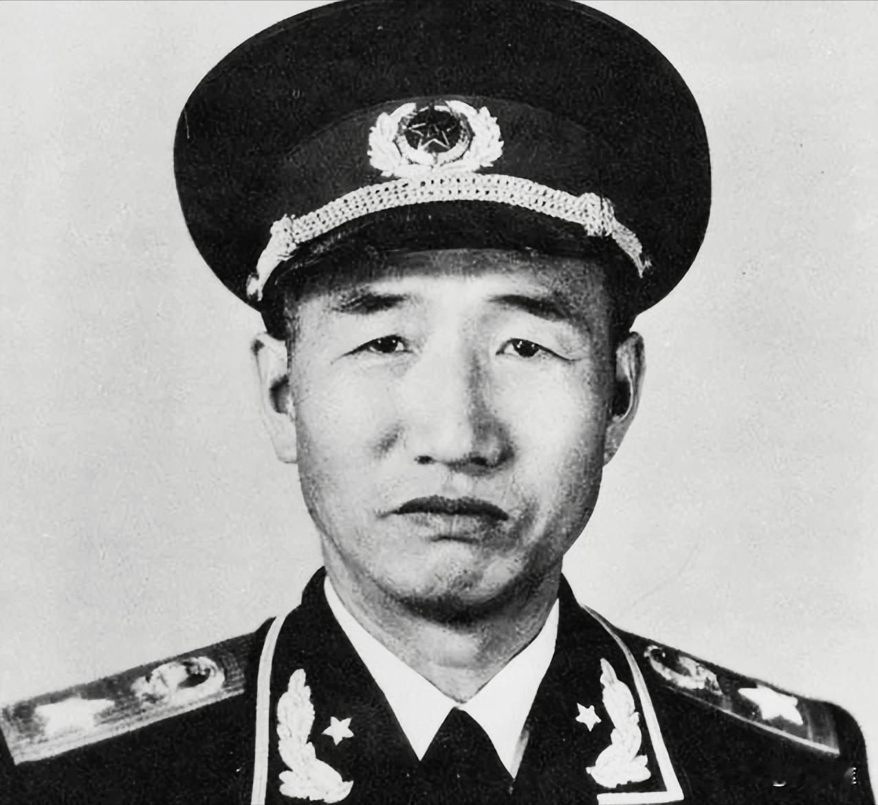 徐向前元帅的后代都怎么样了？说起徐向前，人常记得的是他在战场上的坚毅和谋略