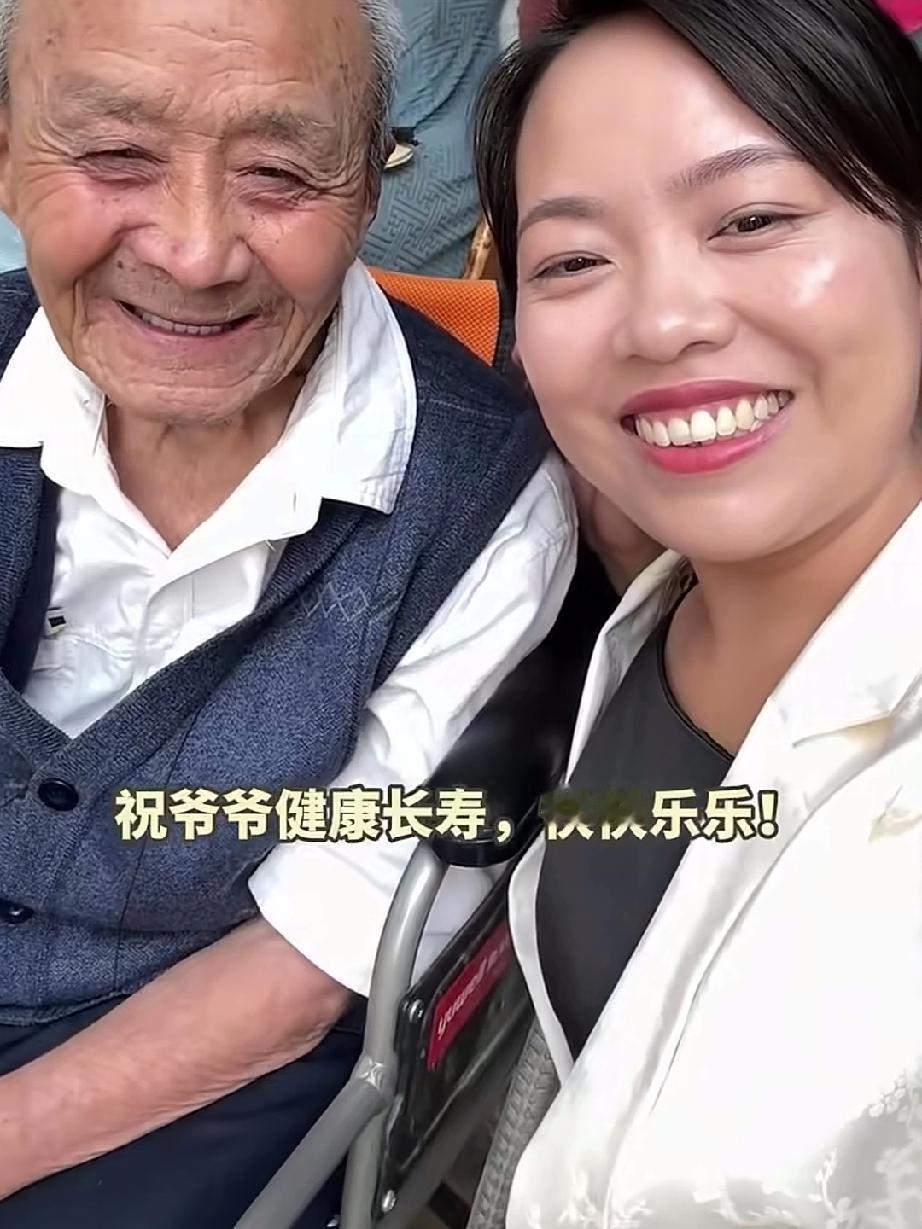 101岁爷爷一生送走了所有儿女，老人特别想念已故的儿子，忍不住抹泪，这一幕恰巧被