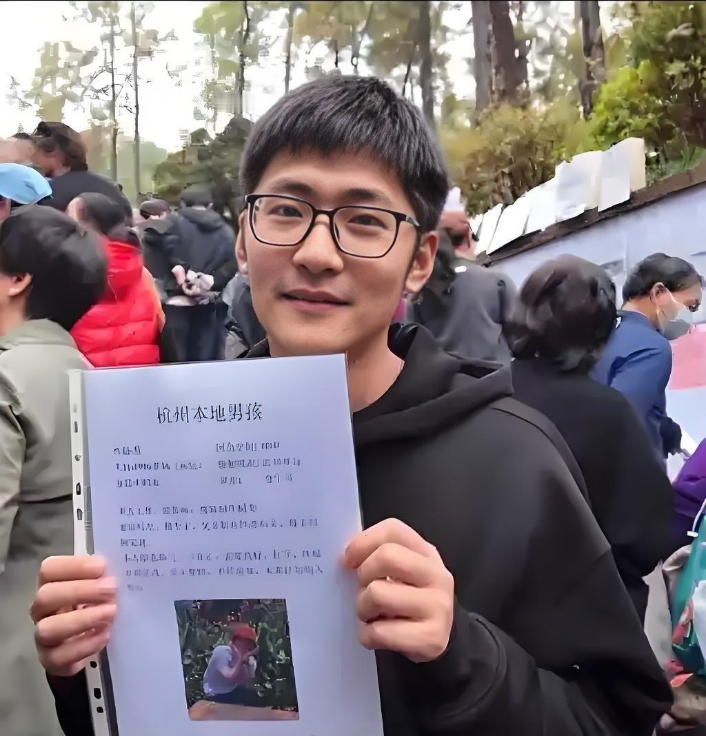 一场粉丝互动的社会实验，却被营销号断章取义炒成争议。Tim带着简化简历逛相亲角，