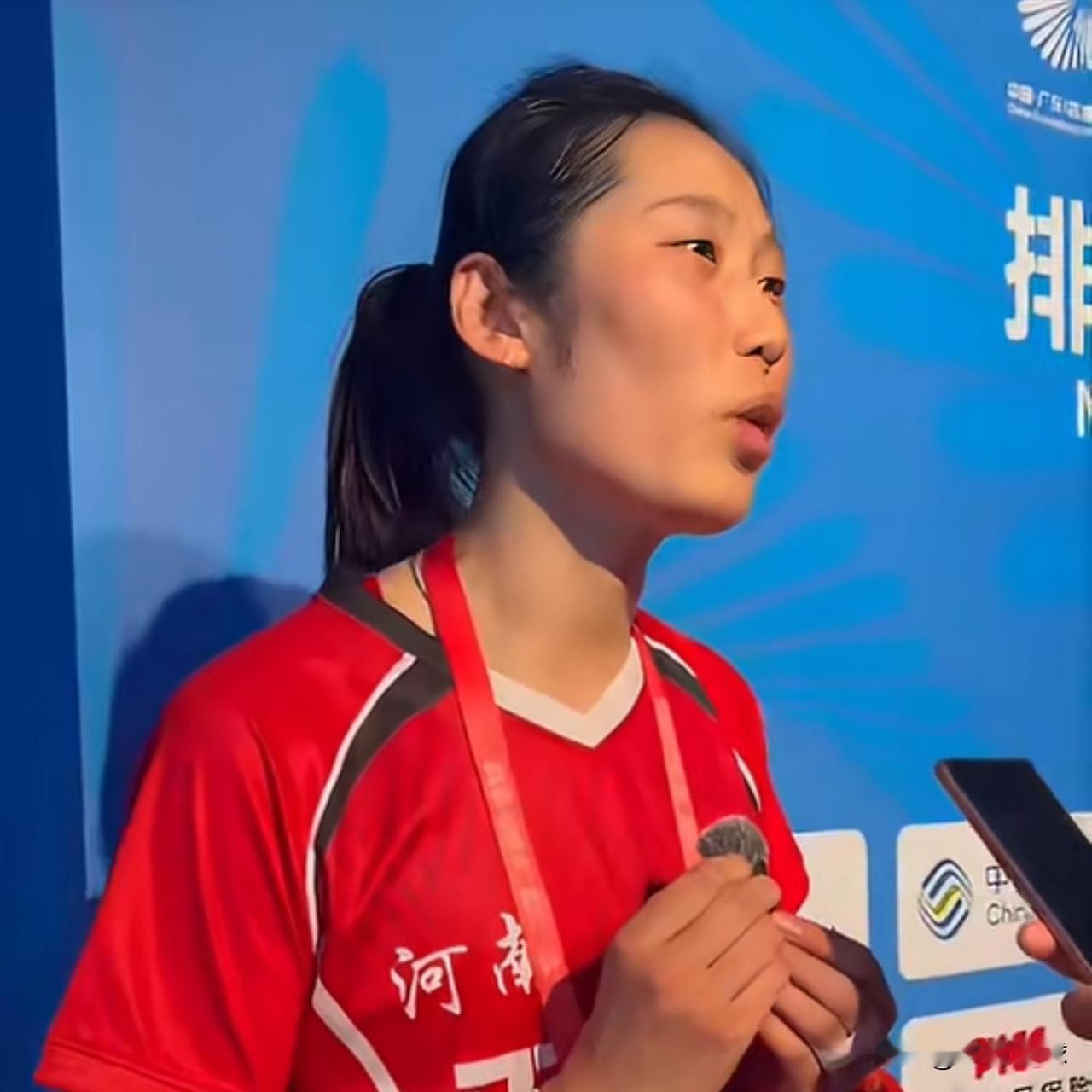 朱婷3连胜赛后采访：体面都给了教练队友，情商没得说！朱婷说：三连胜有点惊喜