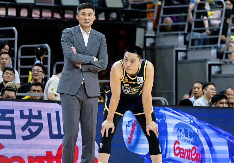 朱芳雨：杜指导，这广东宏远新赛季至今，每场比赛都打得那么焦灼的吗？？？杜锋：胡