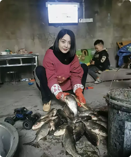 重庆，有一名女子跟前夫离婚之后，带着4岁儿子回到了娘家生活。回到娘家之后，女子的