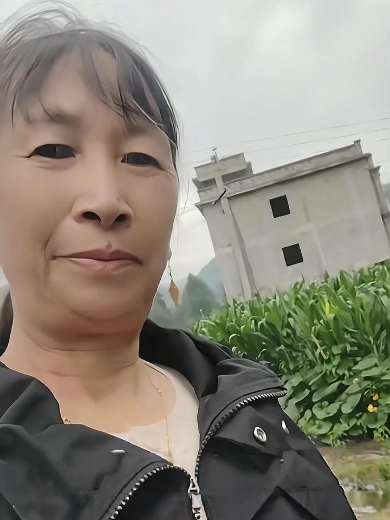 河南56岁老大妈火了，都是做奶奶的人了，却连发29个作品，在线给自己征婚，小到5