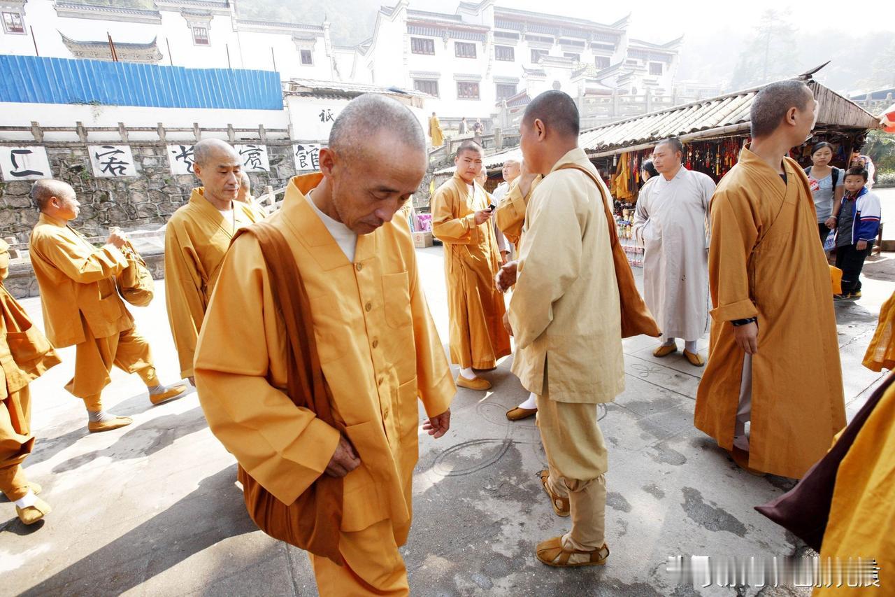 原来一特别好的哥们，曾经小几千万的身价，后来因为给人做担保，朋友跑路，他一下子背